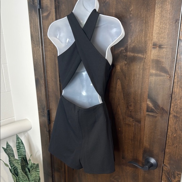 Chic Black V-Neck Romper open cross cross back Women’s Size L - Picture 3 of 8
